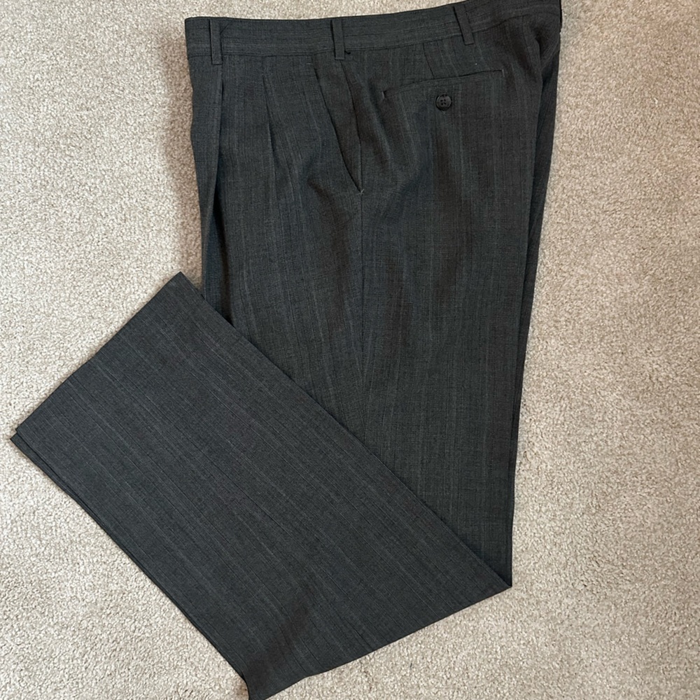 Haggar Pleat Front Dress Slacks 34" x 32"  EUC
